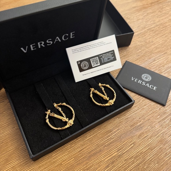 Versace earrings - Picture 3 of 4